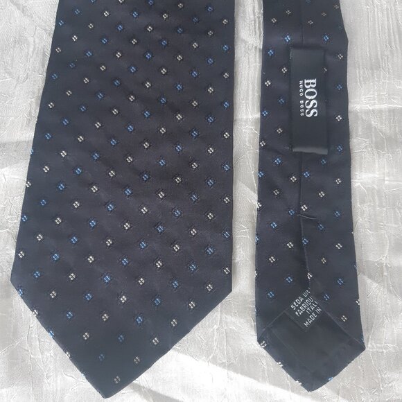 Hugo Boss Men's Silk Tie Navy w/ White & Light Blue Squares - Picture 1 of 11